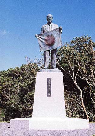 炎の航跡　奄美復帰の父・泉芳朗の半生